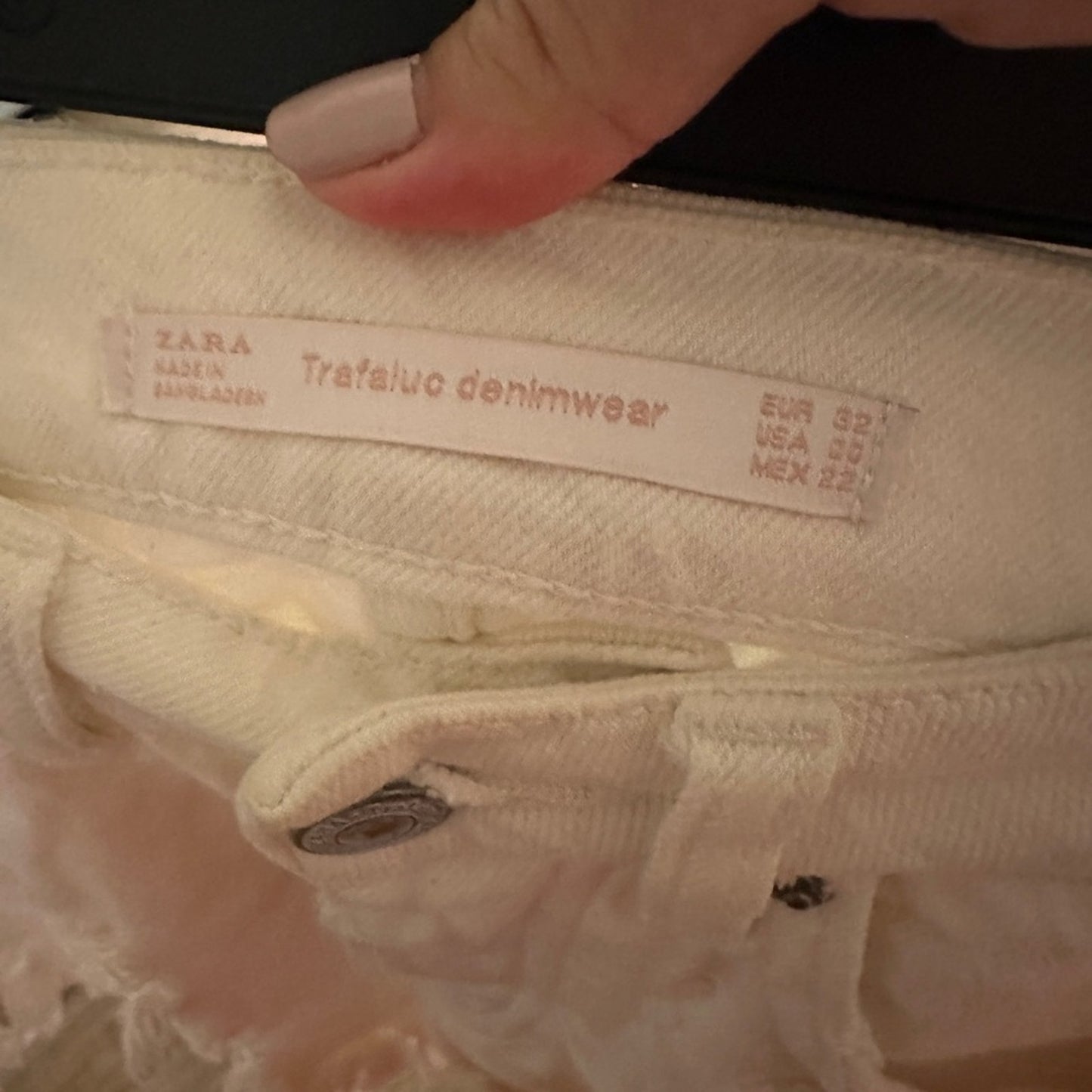 Zara white distressed high waisted shorts size 00