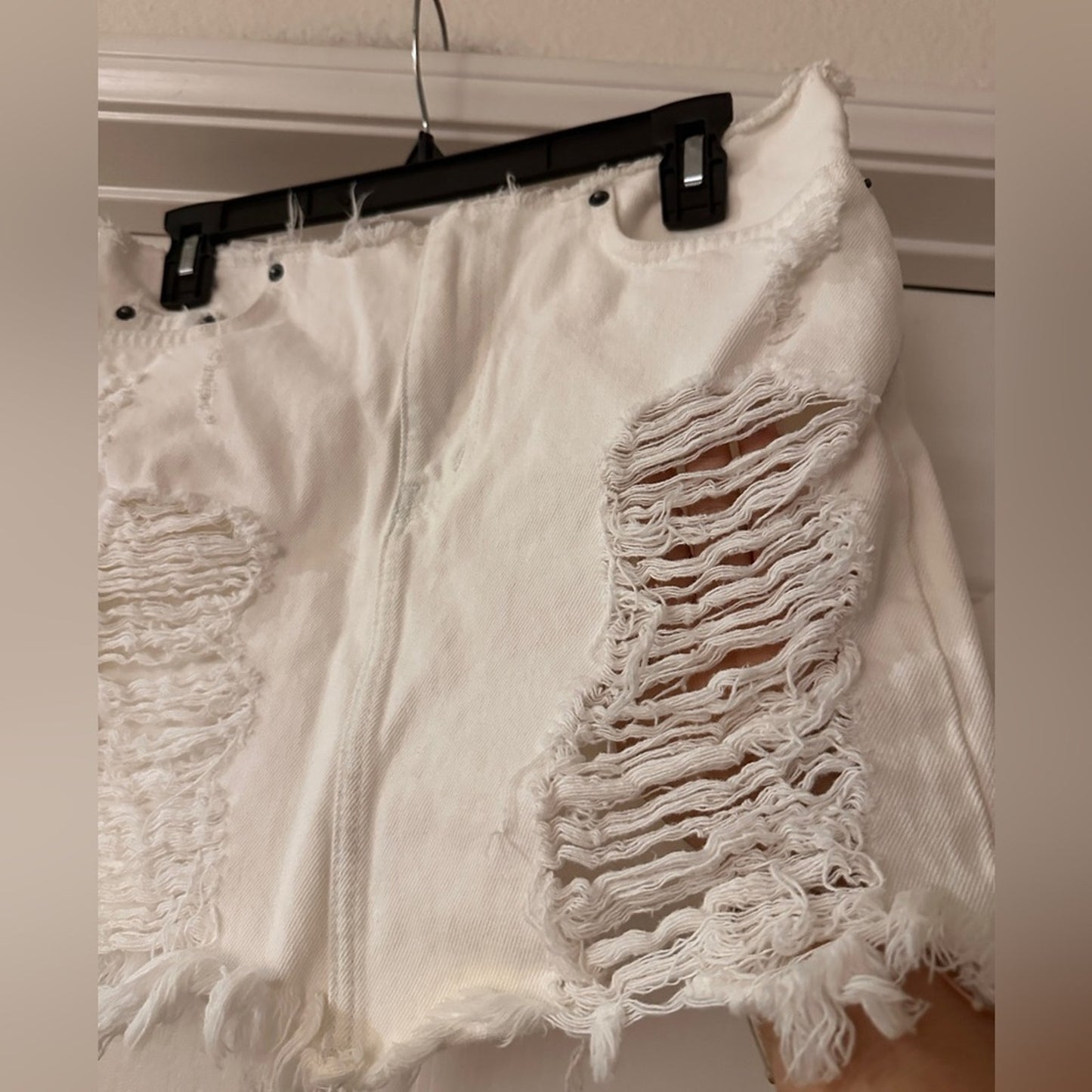 Carmar white distressed denim down rose skirt size 28