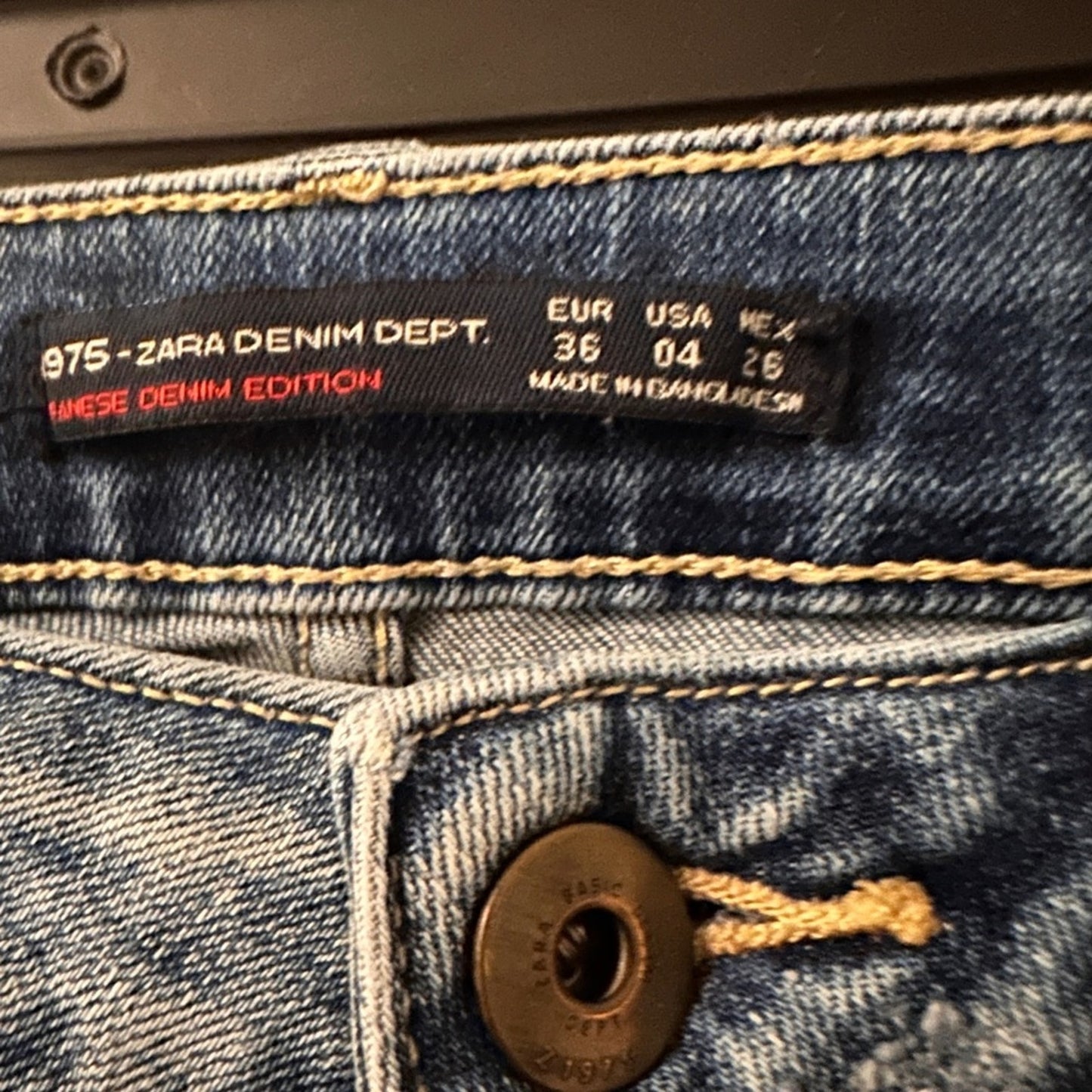 Zara lightly distressed skinny jeans size 4