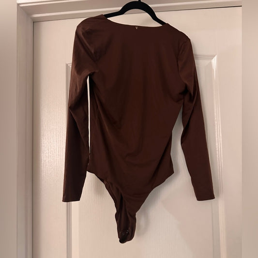 🍷NWT Victoria’s Secret brown long sleeve V neck one piece size large