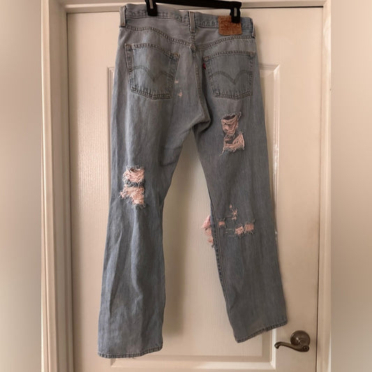 Distressed Levi’s Blue Jeans with Pink Accents size 34 30