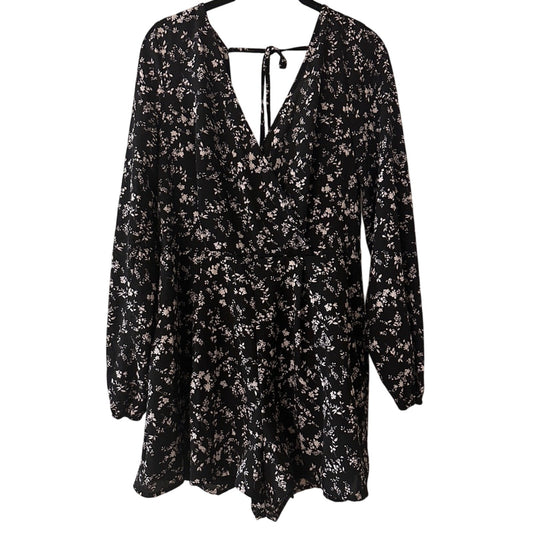 NWT Trixxi clothing company back and white floral print romper size large