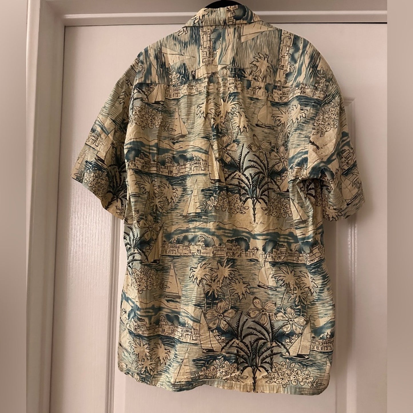 Campia Moda beige and green button up tee shirt size medium