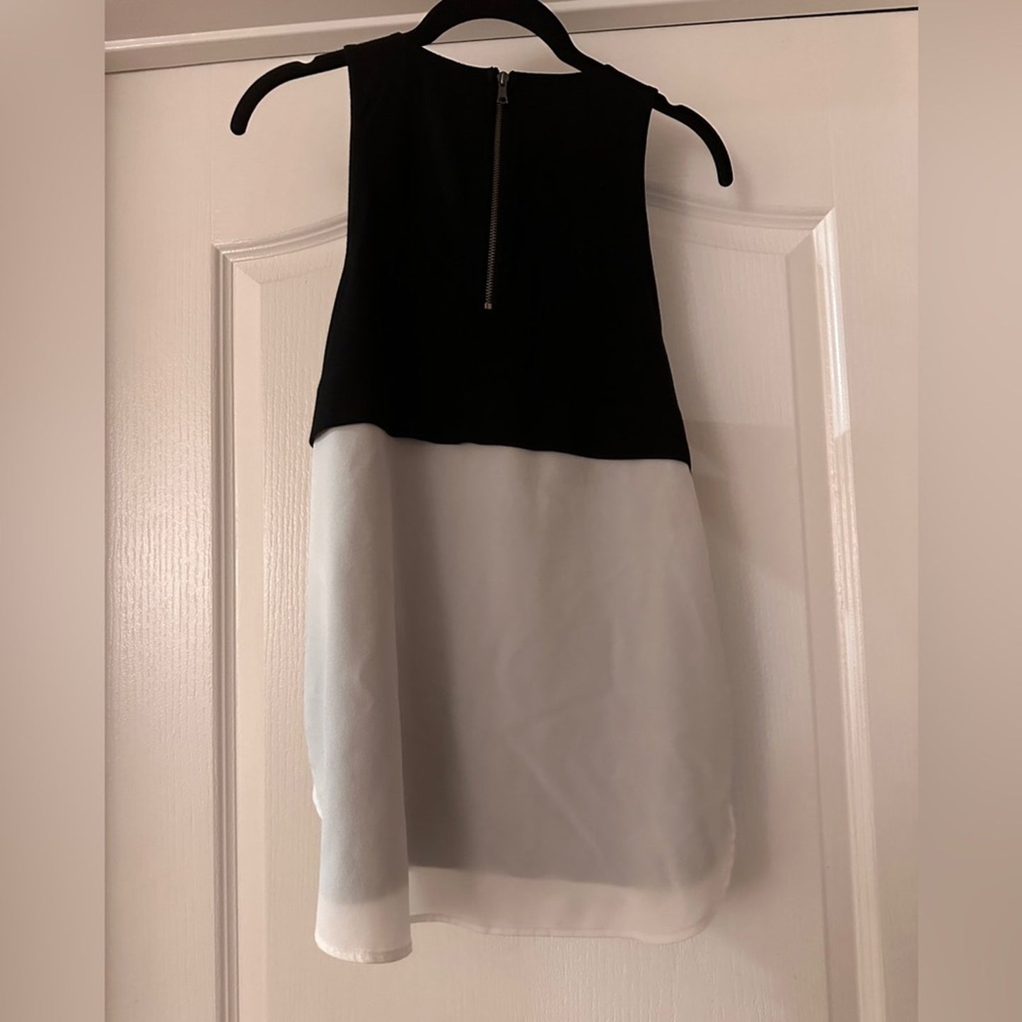 Banana Republic black and white tank Boise size medium