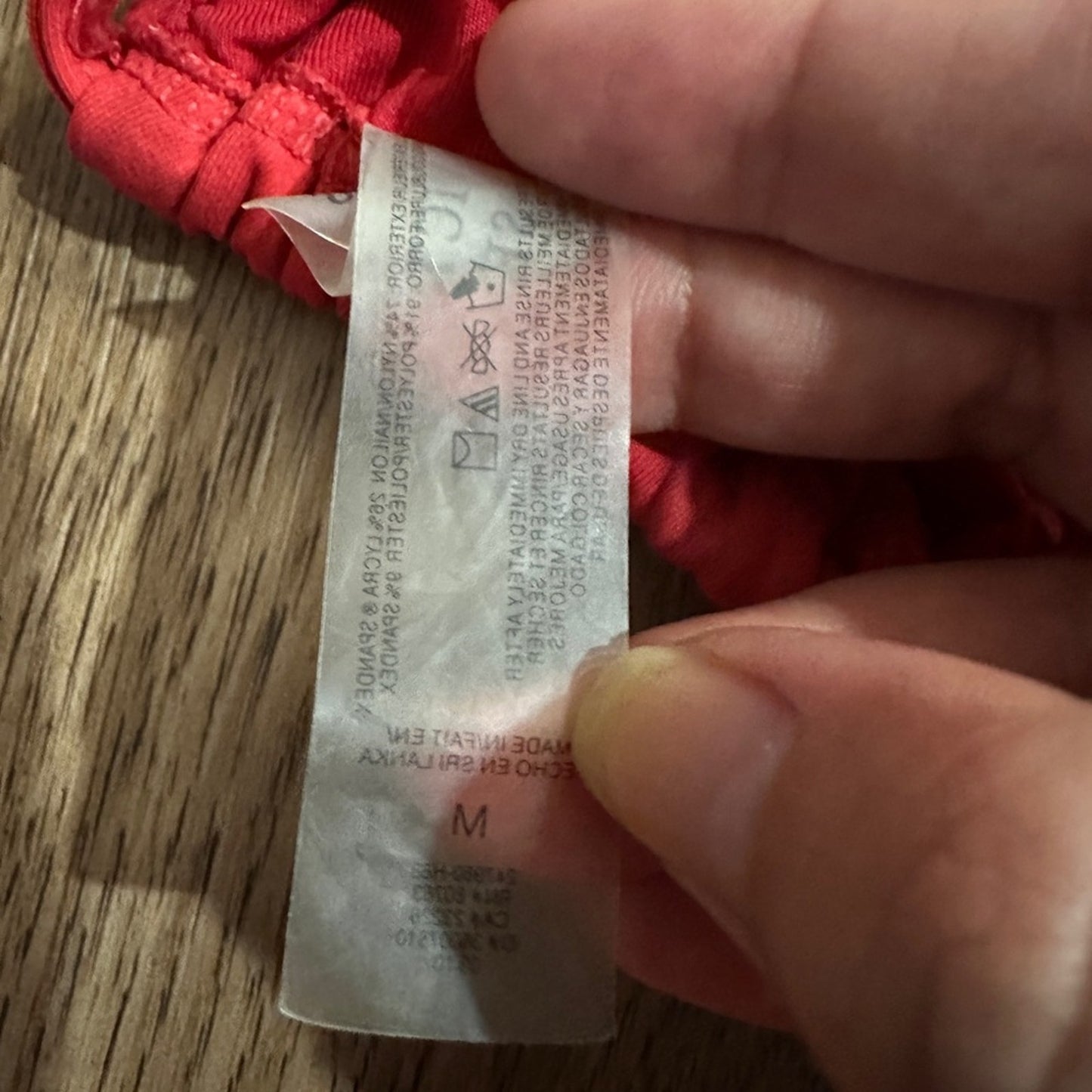 🍷Victoria’s Secret red twist back bikini top size medium