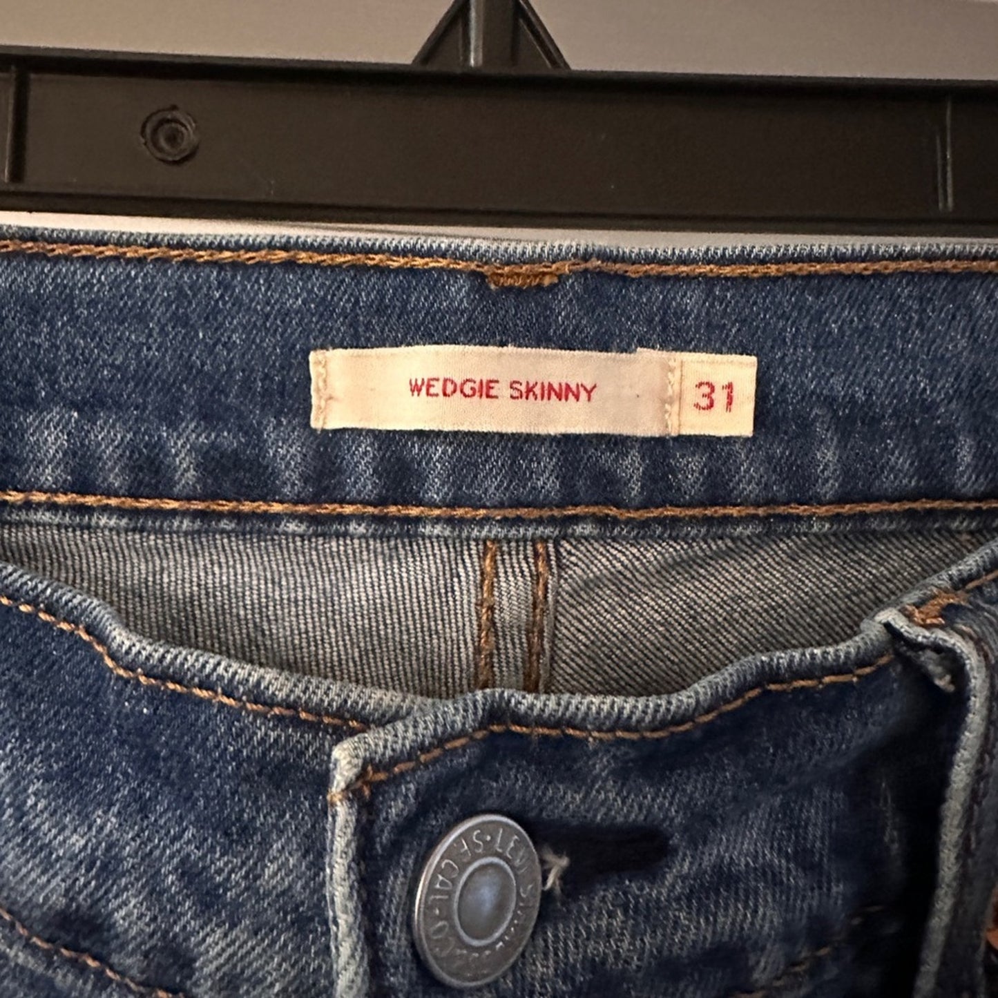 Levi’s the wedgie skinny distressed jeans size 31