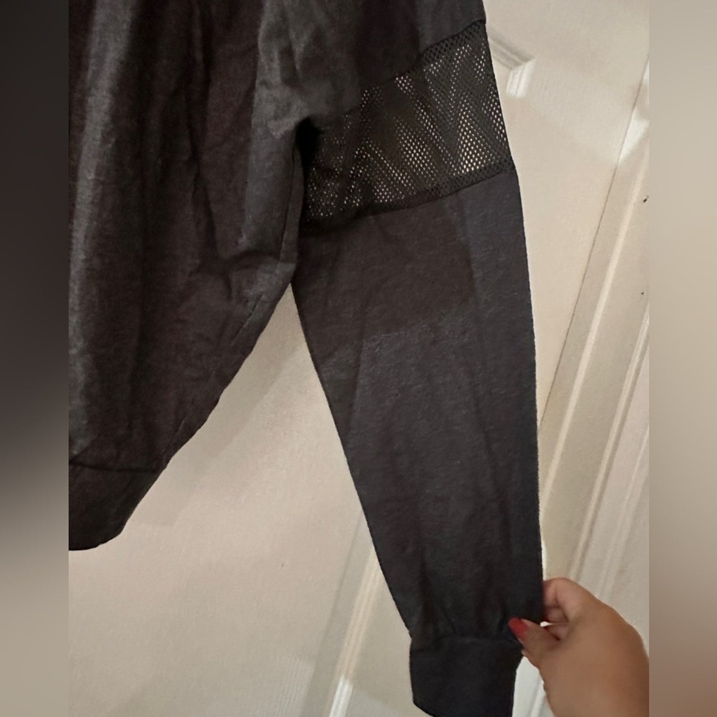 🍷LAGACI grey cropped long sleeve shirt size large