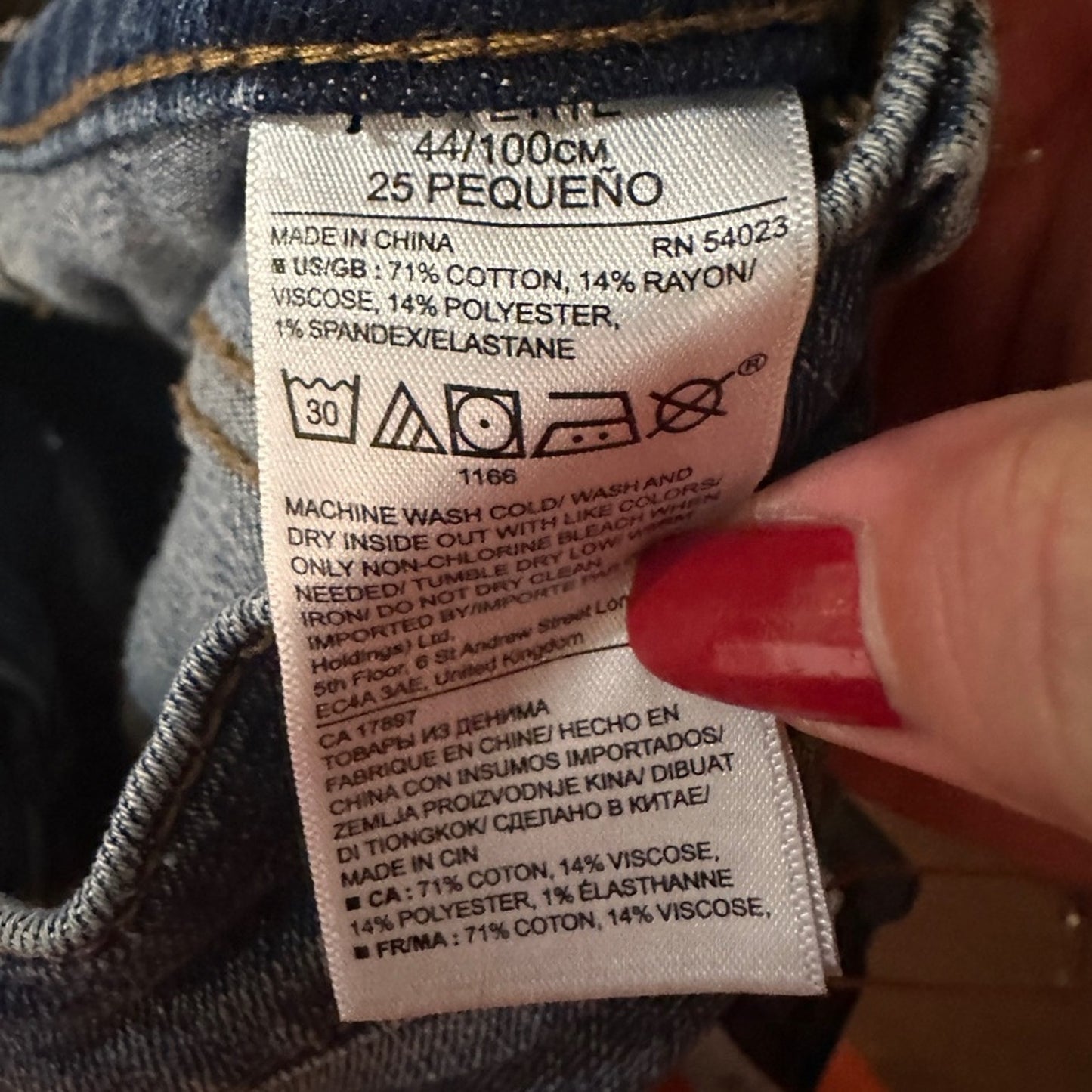 Banana Republic lightly distressed girlfriend jeans size 25 petite