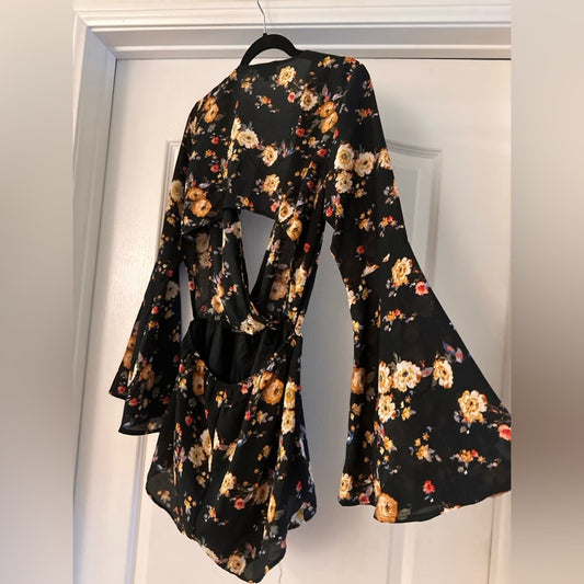 Ontwelfth black floral open back romper size medium