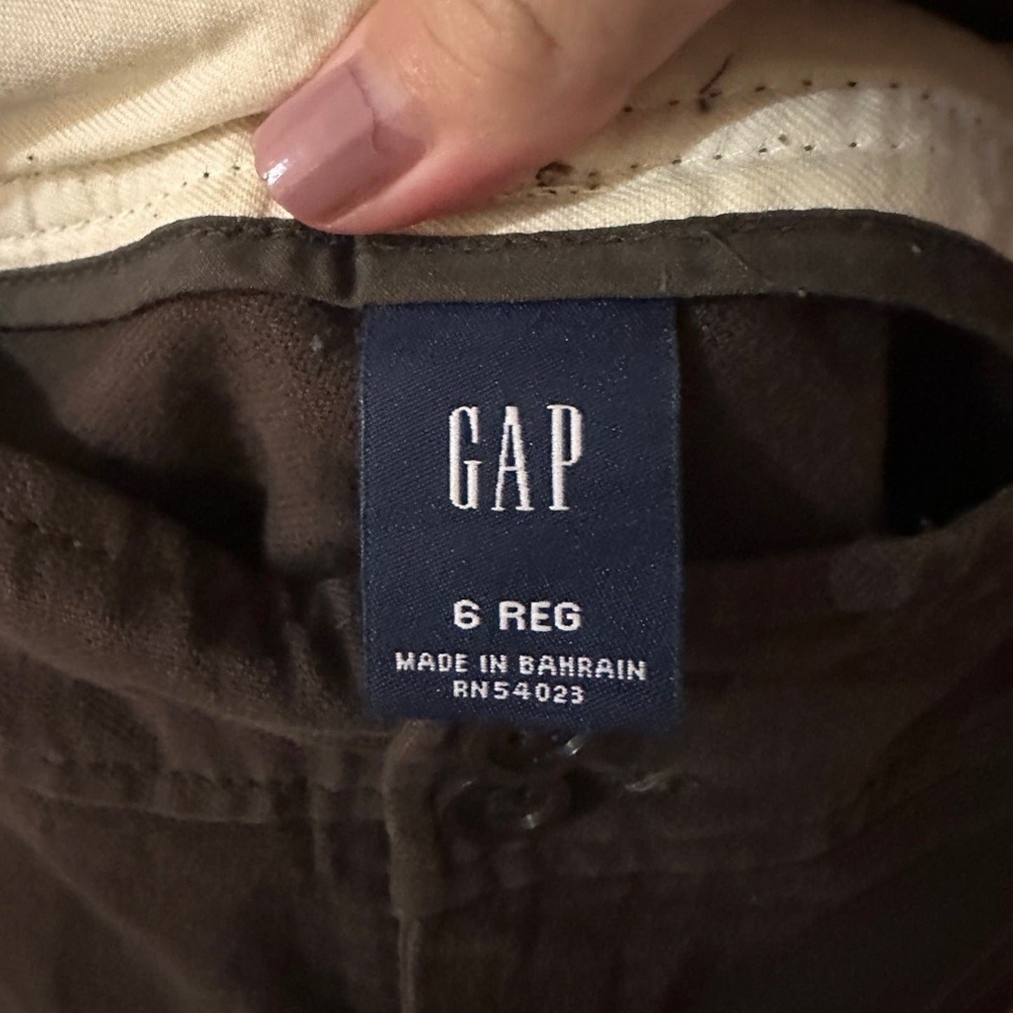 Gap brown khaki capri pants size 6