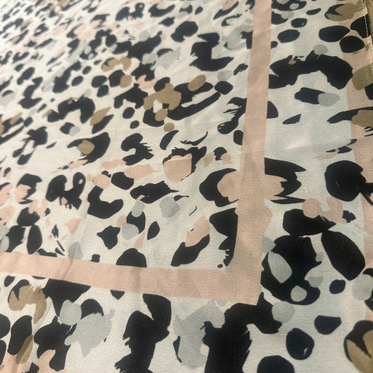 🍷Studio large Animal print scarf